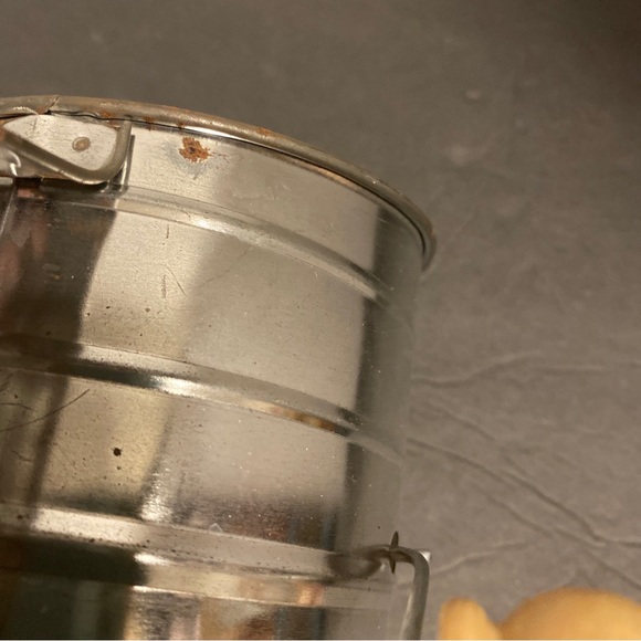 VTG stainless flour sifter 3 cup capacity unbranded wood handle kitchen decor - Picture 9 of 15